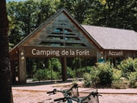 Overview of the spacious pitches at Camping Seasonova La Forêt