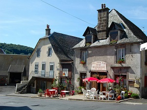 GR4 Randonnée de Egliseneuve-d'Entraigues (Puy-de-Dôme) à St Flour (Cantal) 3
