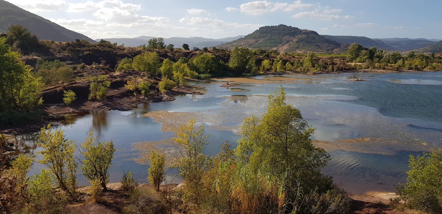 Between Two Lakes (Herault)