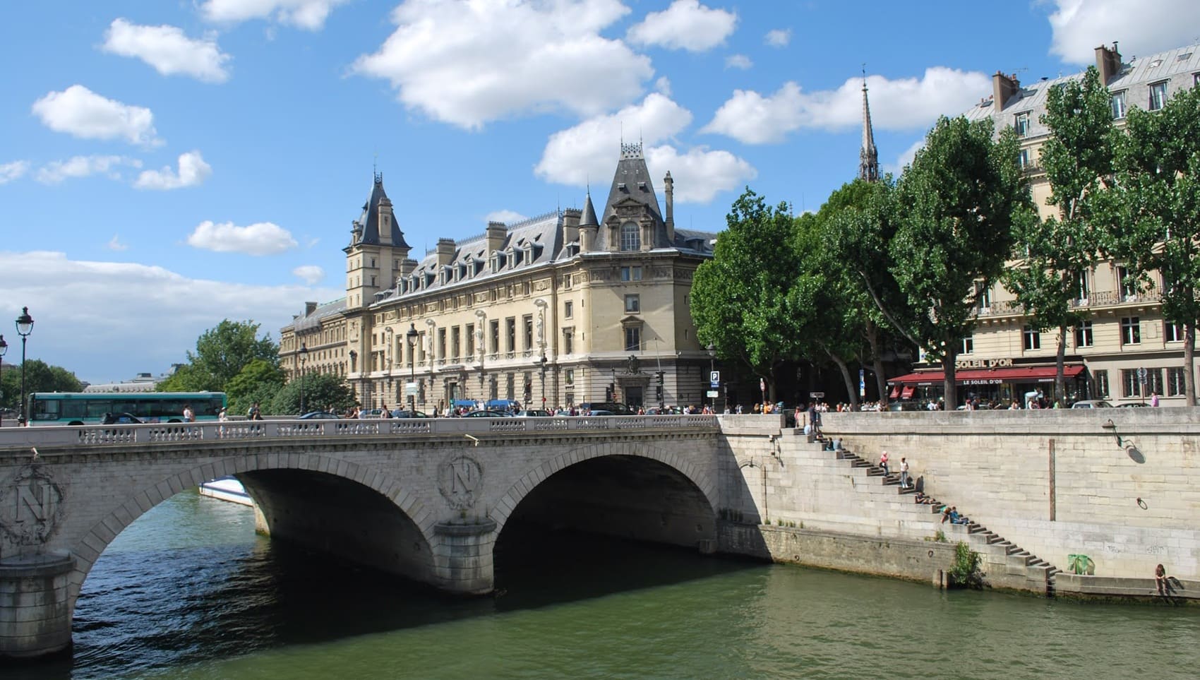 Crossing of Paris (West-East-South)