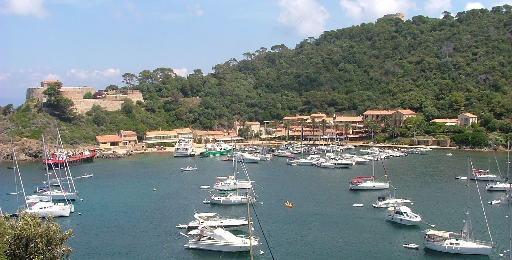 Loop on the ridges of Port Cros Island (Var)