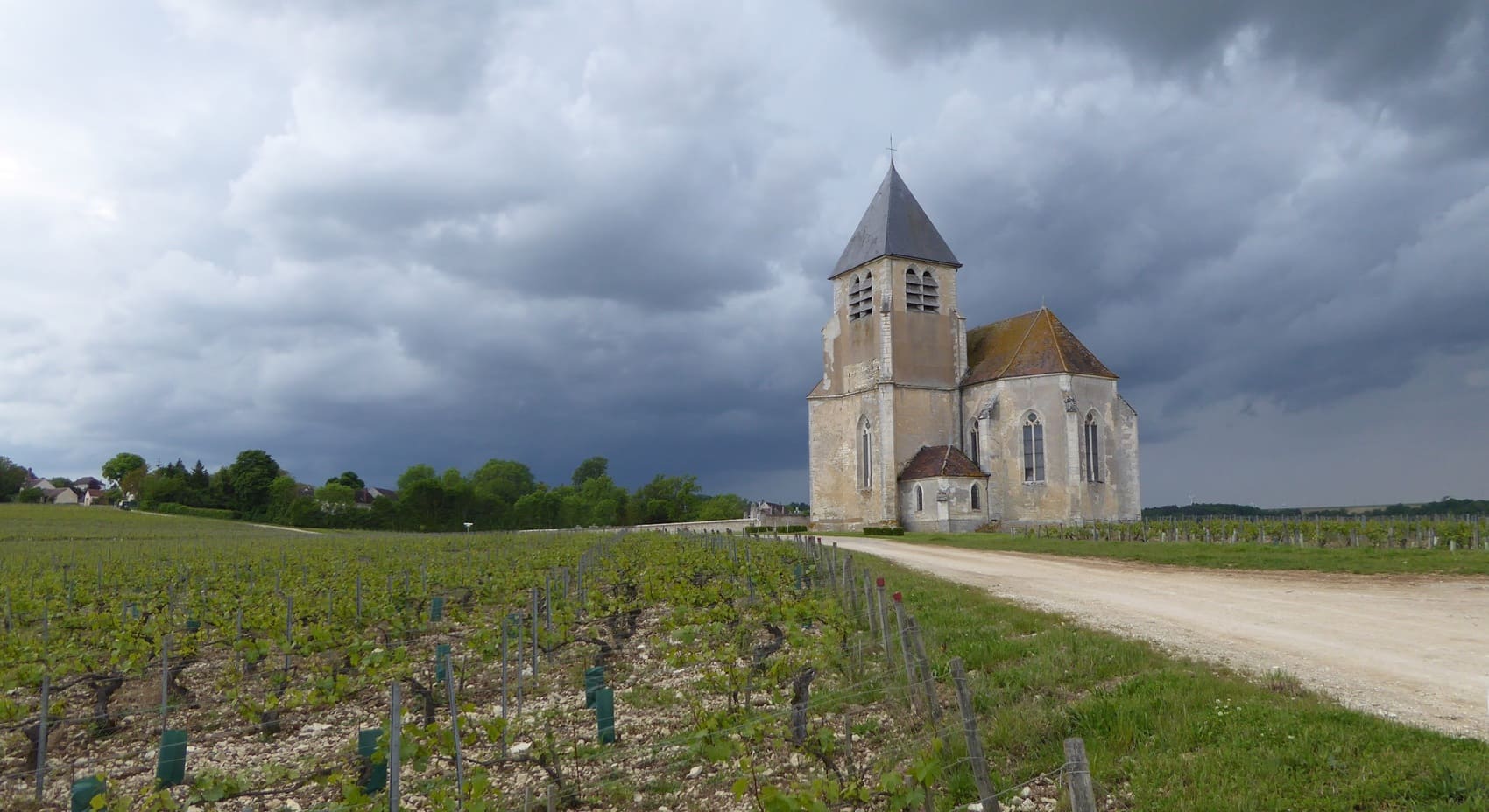 Loop around Retif de La Bretonne region (Yonne)